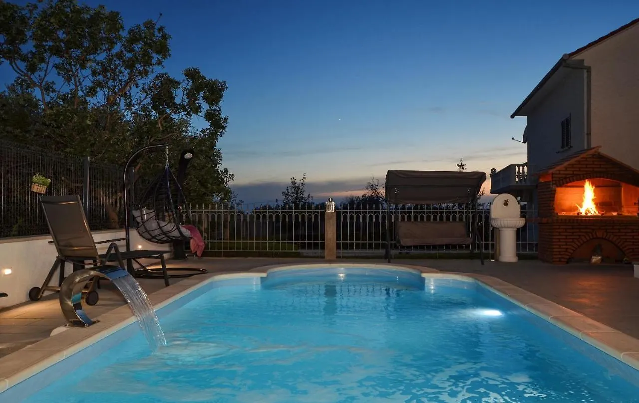 Apartment With Heated Pool And Sea View Τρογκίρ