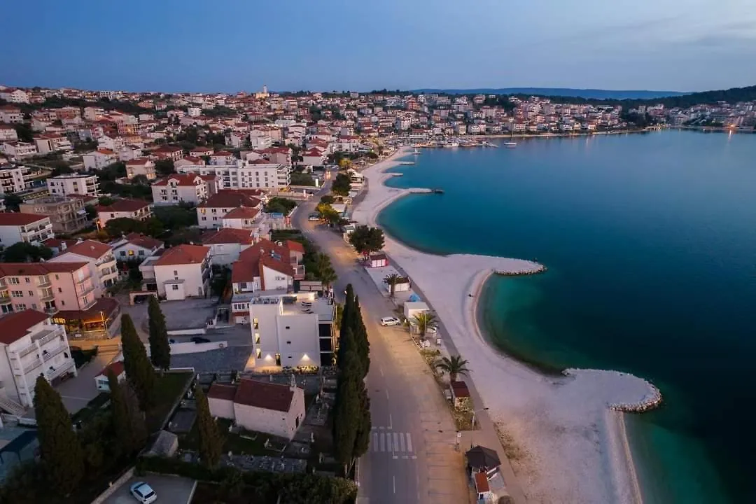 Apartment With Heated Pool And Sea View Τρογκίρ 0*,
