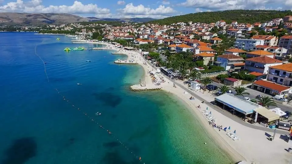 Apartment With Heated Pool And Sea View Τρογκίρ