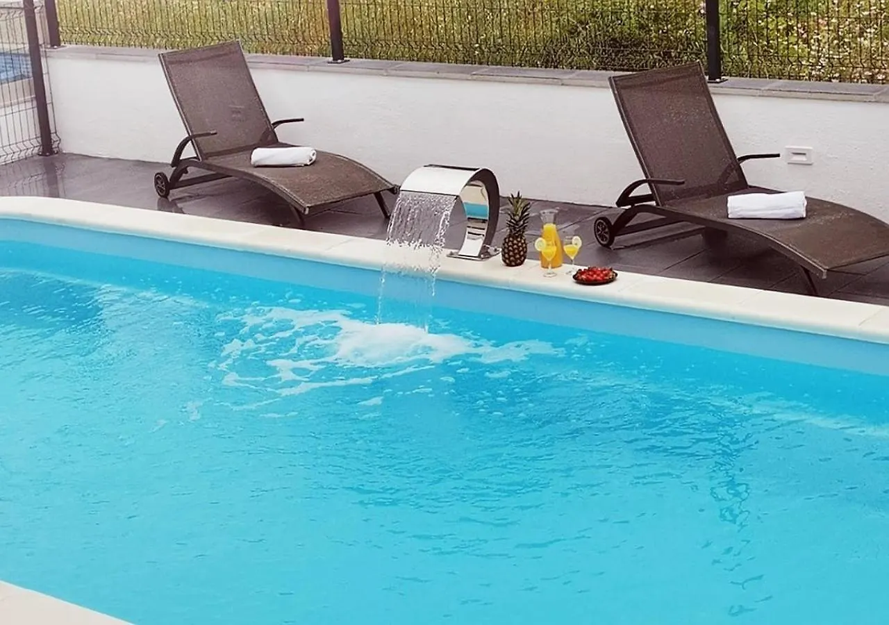 Apartment With Heated Pool And Sea View Trogir