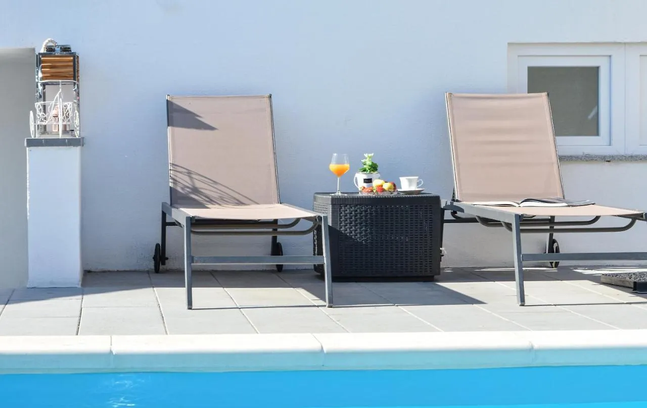 Apartment With Heated Pool And Sea View Trogir