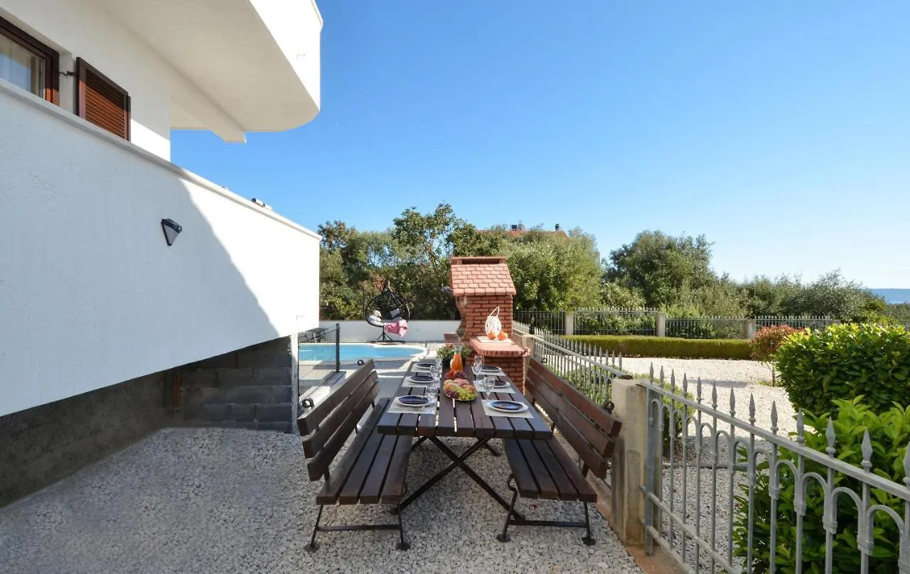 Apartment With Heated Pool And Sea View Trogir