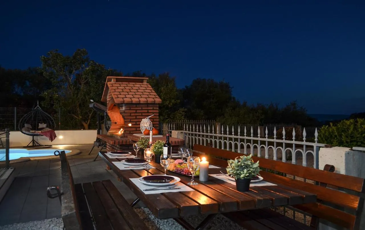 Apartment With Heated Pool And Sea View Trogir