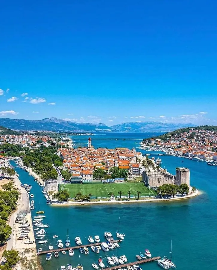 Apartment With Heated Pool And Sea View Trogir