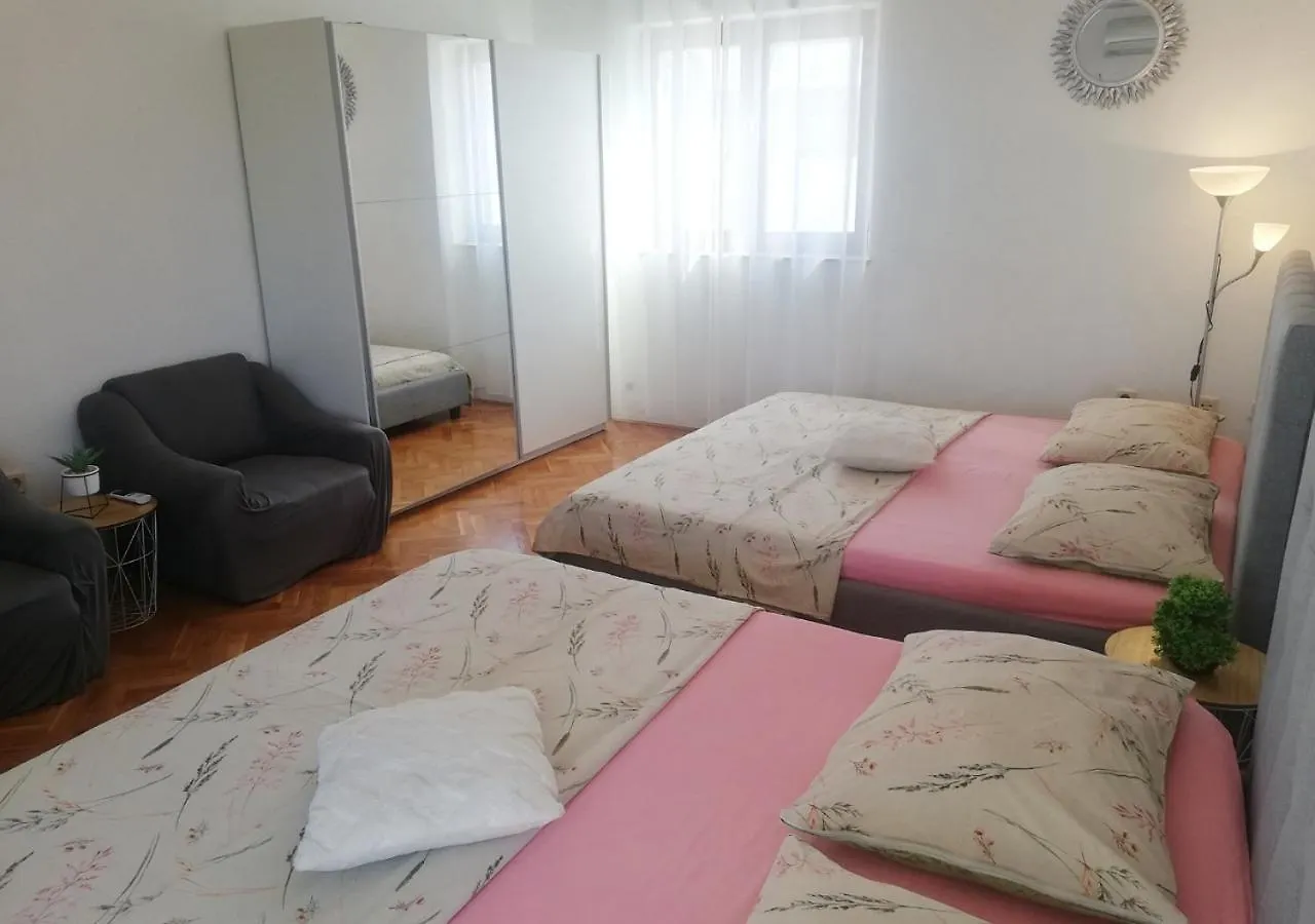 Apartment With Heated Pool And Sea View Trogir