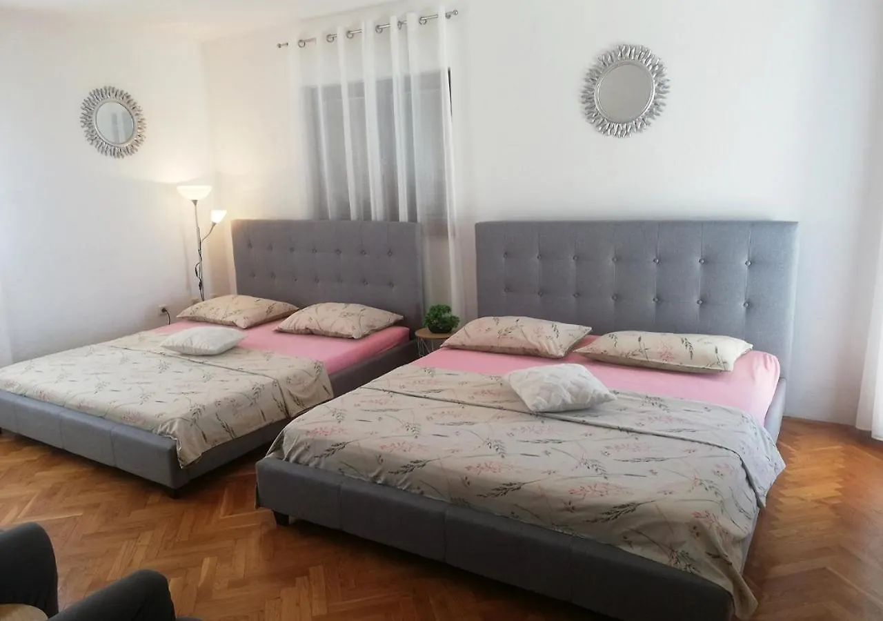 Apartment With Heated Pool And Sea View Trogir